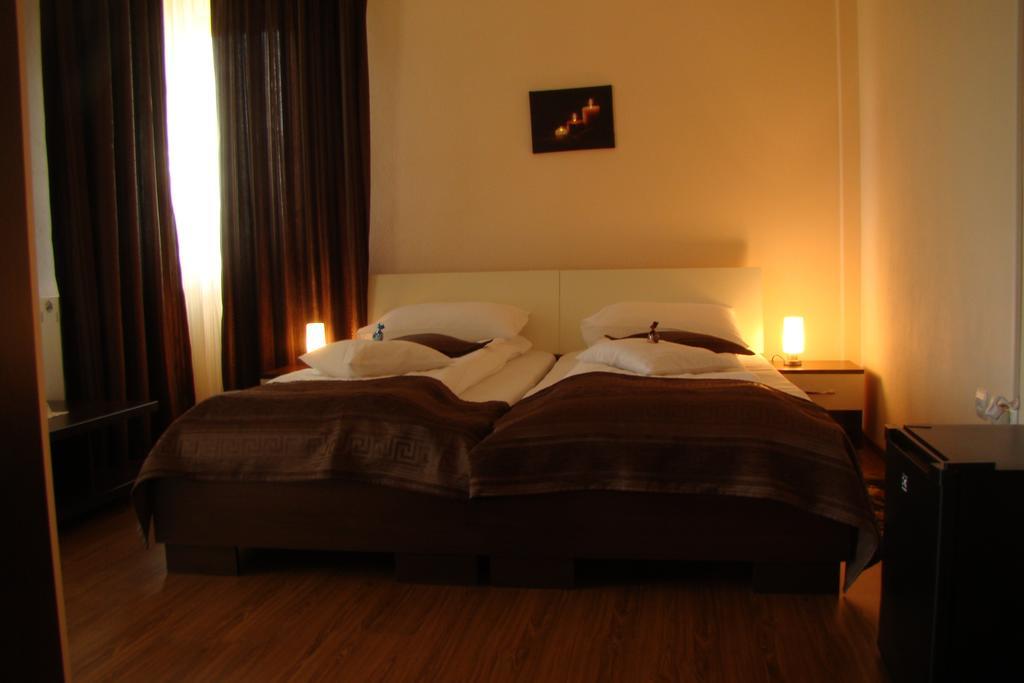 Pensiunea Queen Mary Sînpetru Habitación foto