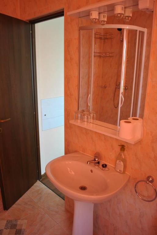 Pensiunea Queen Mary Sînpetru Habitación foto